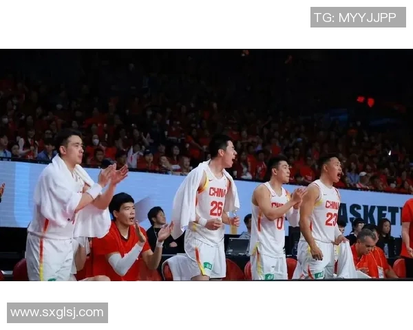 中国男篮迎战俄罗斯队全力争胜展现团队精神与竞技风采